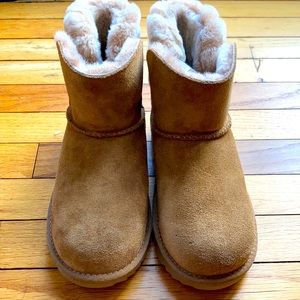 🌷UGG girl boots youth size 1 Like New!